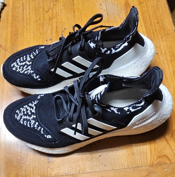 Adidas Women's I Ultaboost 22 Black and White Running Sneakers - Picture 1 of 4